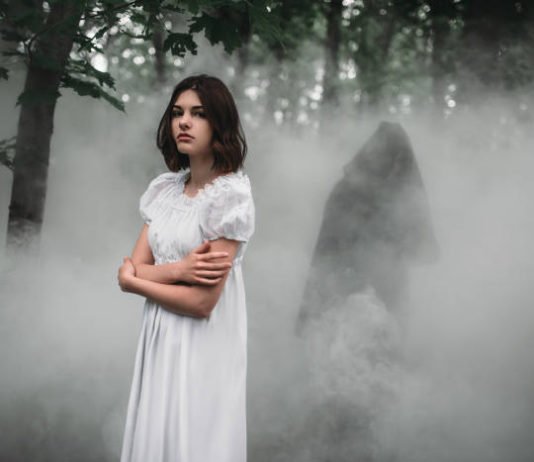 How to Survive Alien Invasion! Aliens and monsters are lurking to kidnap you.