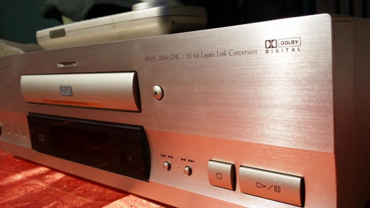 Ebayer Euroglyph has interesting collectibles like this Pioneer DV-717 High End CD/DVD-Player.