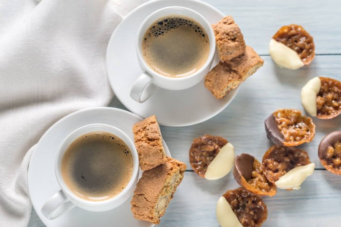 Coffee and cookies, yummy.